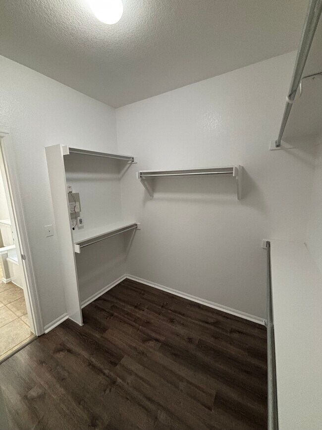 Building Photo - 2756 Thorncreek Ln