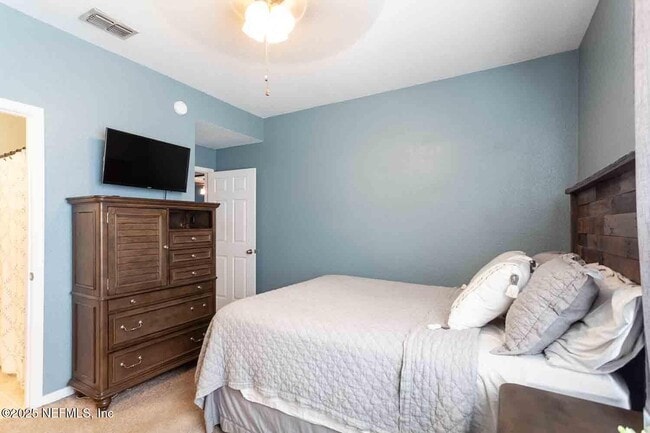 Building Photo - 13700 Richmond Park Dr N