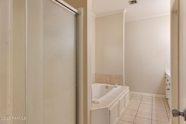 Building Photo - 133 Herlil Cir