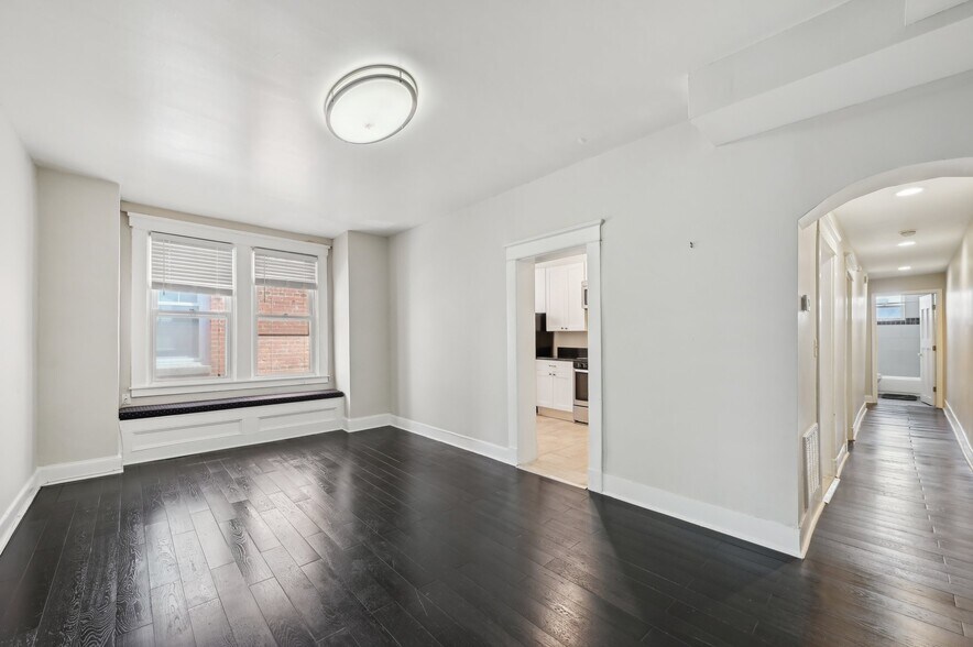 Building Photo - 2431 Linden Ave