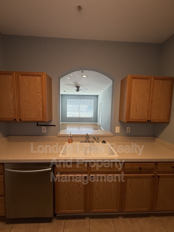 Building Photo - 7990 Baymeadows Rd