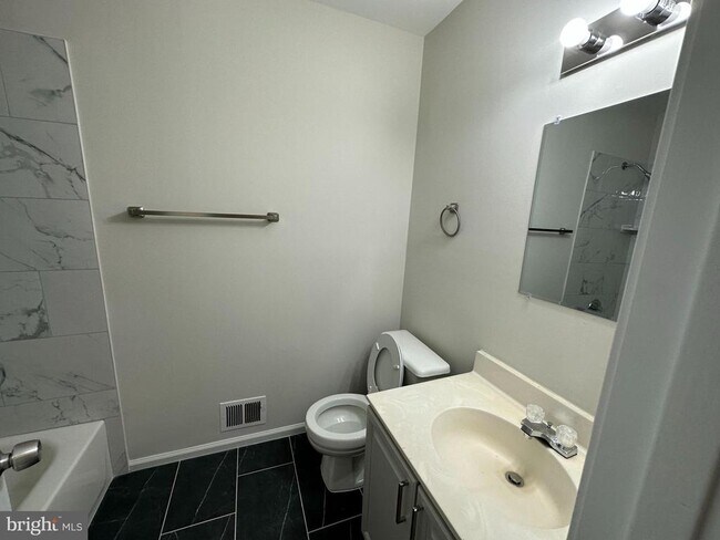 Building Photo - 7822 Brookview Ct
