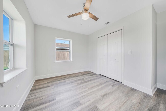 Building Photo - 3904 Ocean View Dr