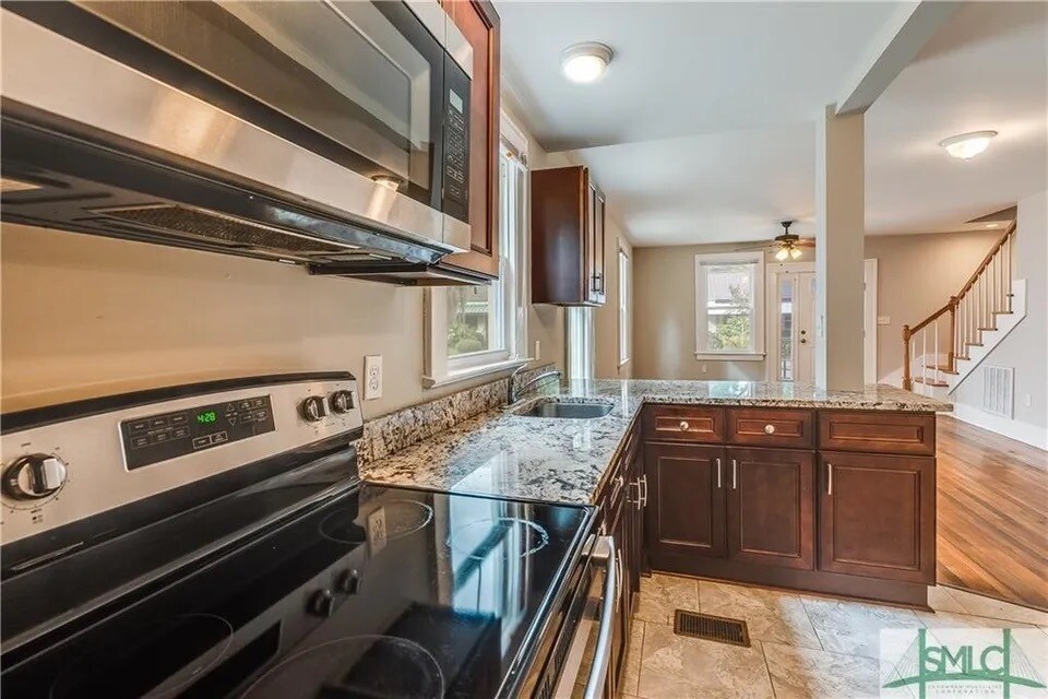 Building Photo - 653 E 38th St
