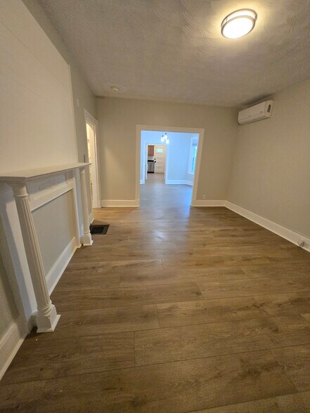 Living Room - 4 Woodville Ter