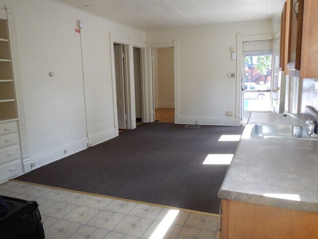 Building Photo - 129 Dell St