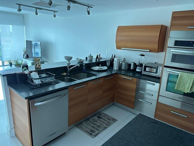 Building Photo - 2950 NE 188th St