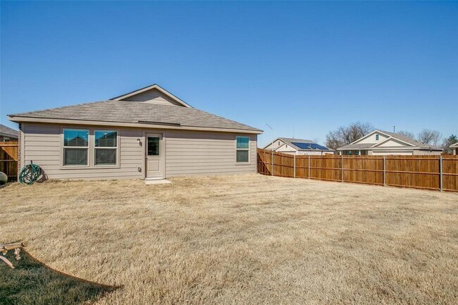 Building Photo - 901 Lady Bird St