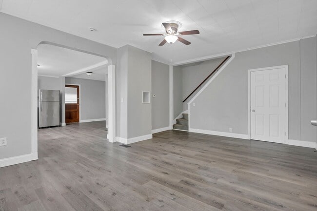 Building Photo - 341 E Markison Ave