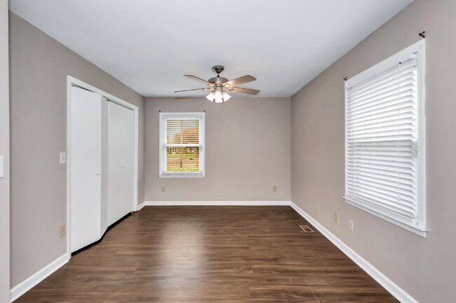 Building Photo - 2804 Thurman Cir SW