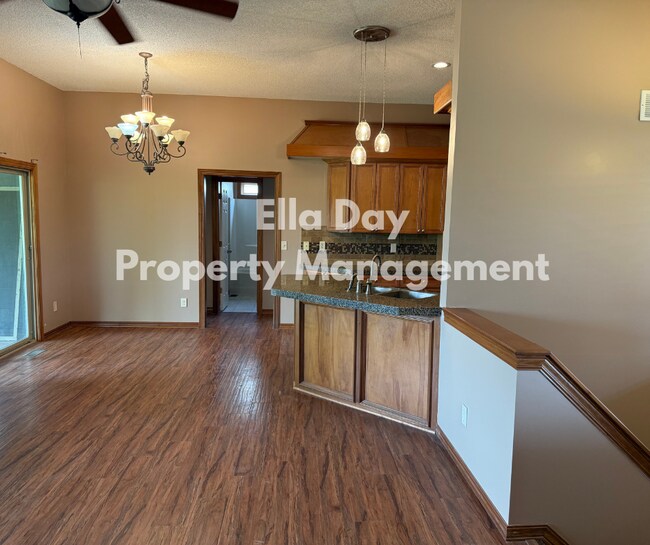 Building Photo - 3025 Triple Creek Dr