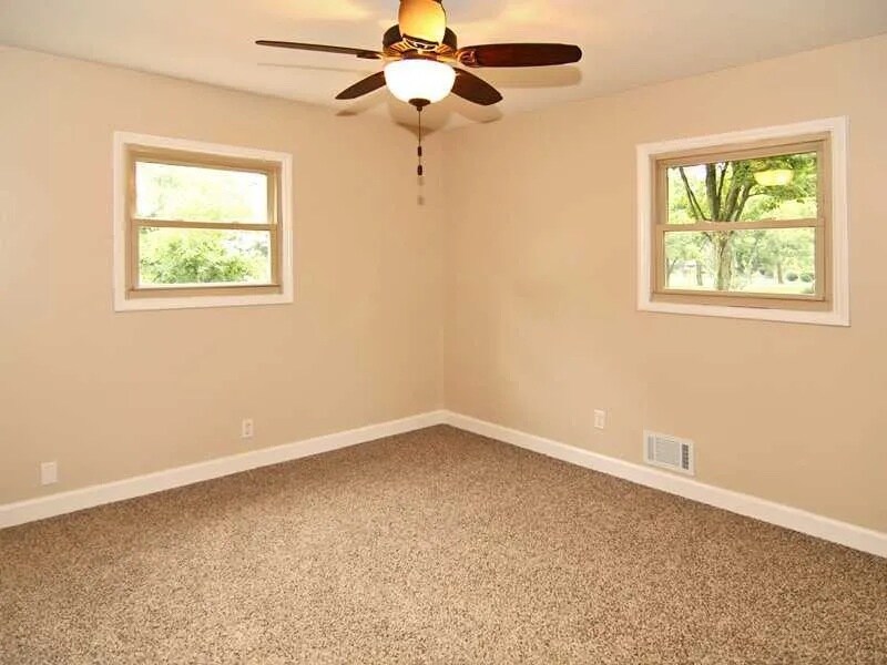 Building Photo - 10118 Holaday Dr