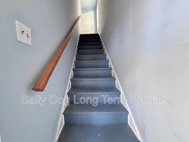 Building Photo - 438 N Grandview Ave