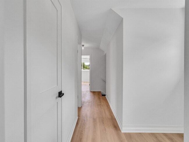 Building Photo - 16007 Diana Ln