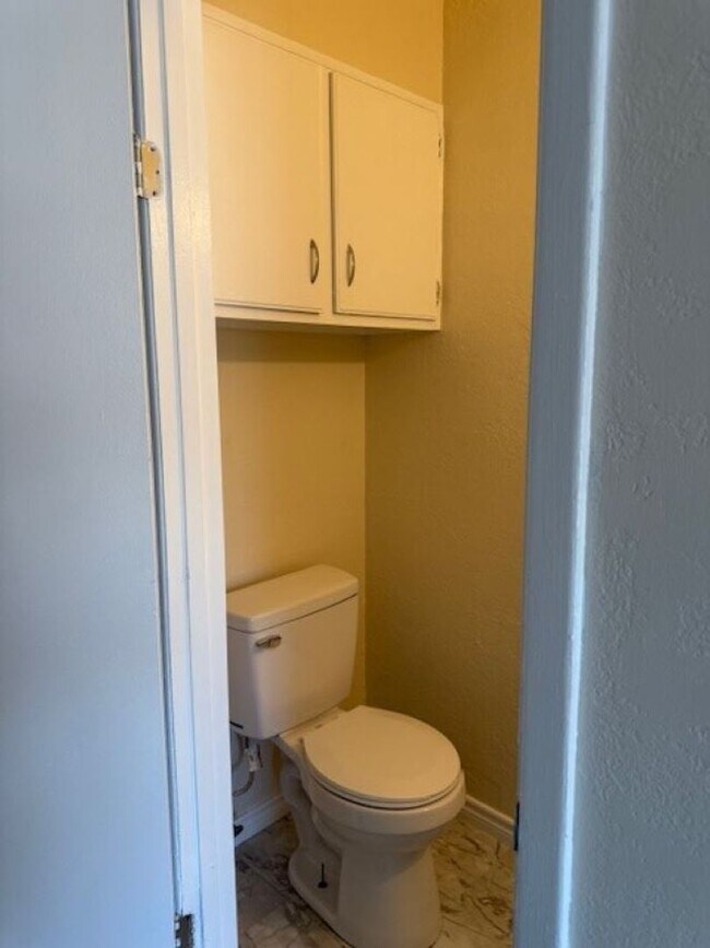 Building Photo - 6929 SW Hampshire Cir