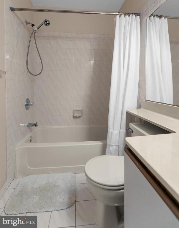 Building Photo - 5 Mill Run W