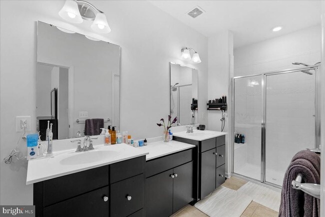 Building Photo - 43387 Charitable St