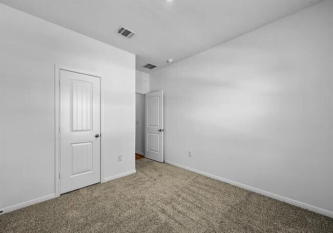 Building Photo - 1941 Crowned Eagle Pass