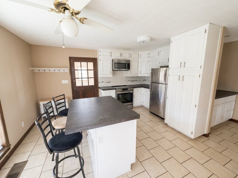 Building Photo - 5545 Little Bear Dr