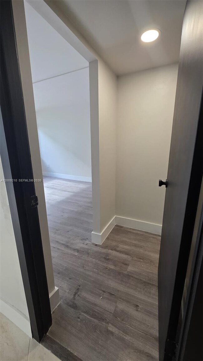 Building Photo - 250 Galen Dr