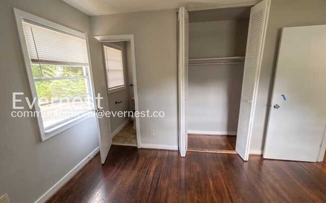 Building Photo - 224 13th Ave NE