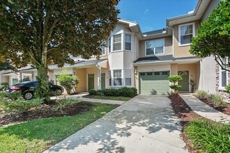 Building Photo - Large 2/2 in highly desirable The Cottages...