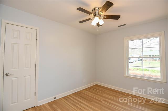 Building Photo - 9025 Longview Dr