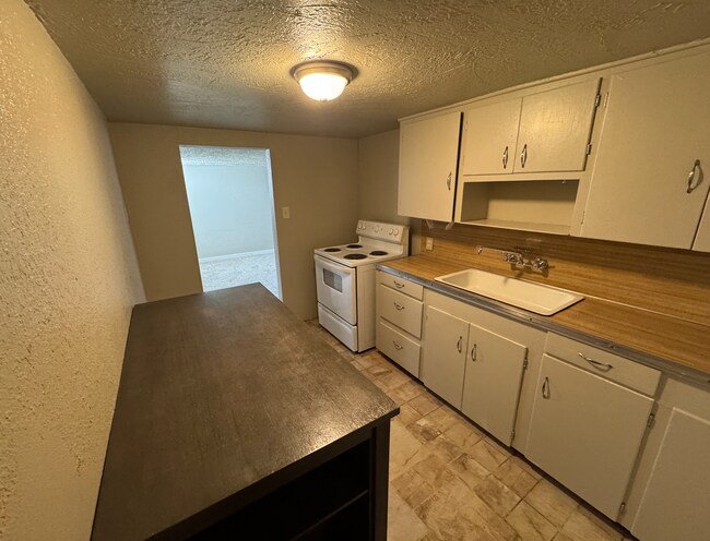 Building Photo - 140 N 200 E