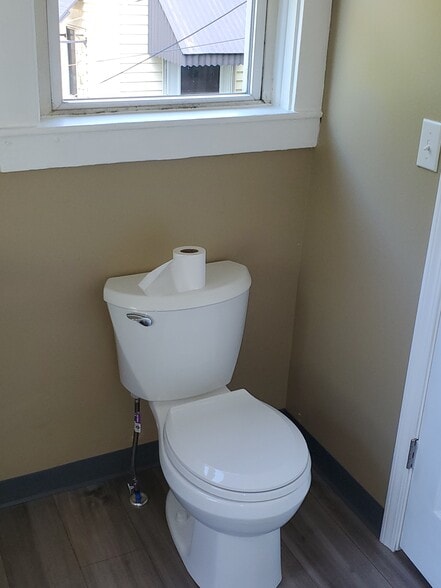 Bathroom - 2905 California Ave