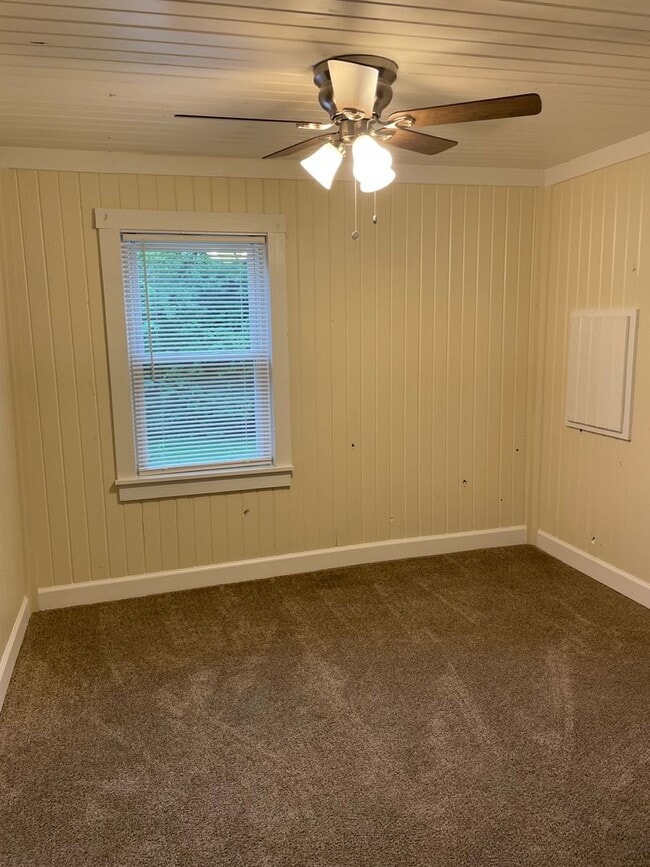 Building Photo - 3 Bedroom 2 Bath House