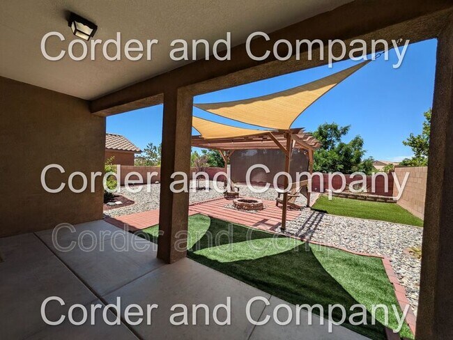 Building Photo - 317 Loma Linda Loop NE