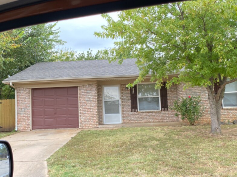 Building Photo - 208 Edd Dr