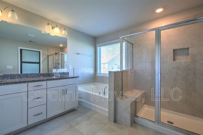 Building Photo - 572 Yellow Fox Rd