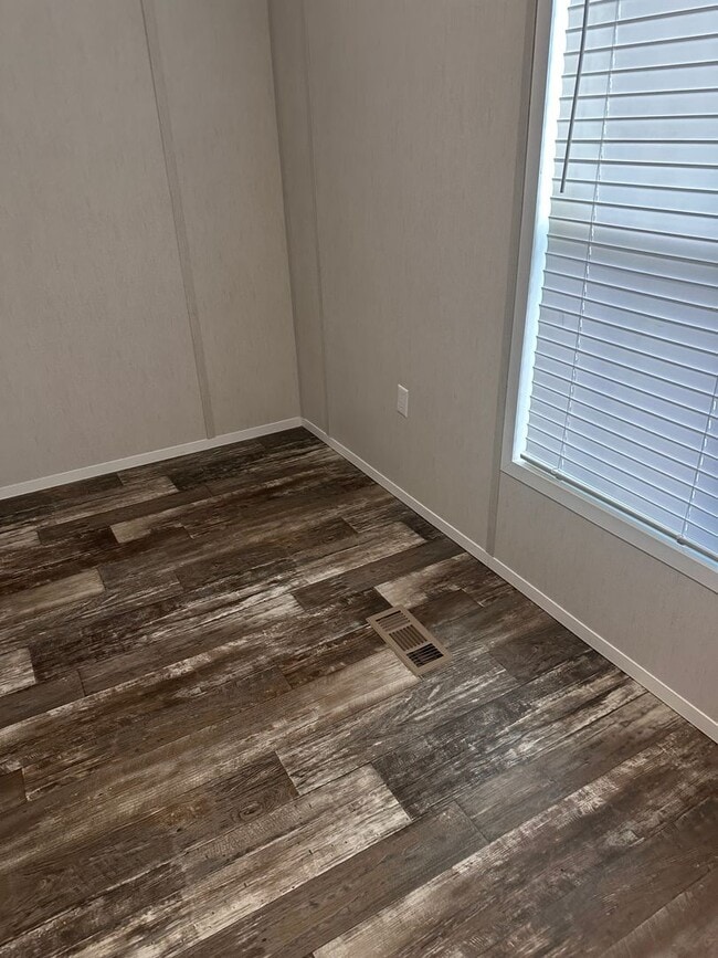 Building Photo - 3 Bedroom/ 2 Bath Mobile Home - Near Beaches & Shopping!