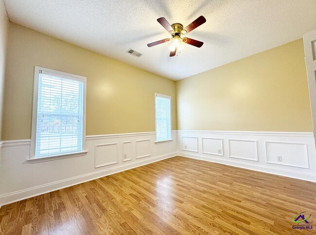Building Photo - 701 Victoria Cir