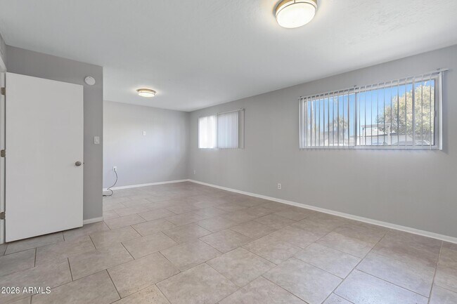 Building Photo - 1627 E Fremont Dr