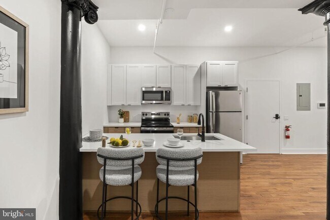 Building Photo - 240 Hermitage St