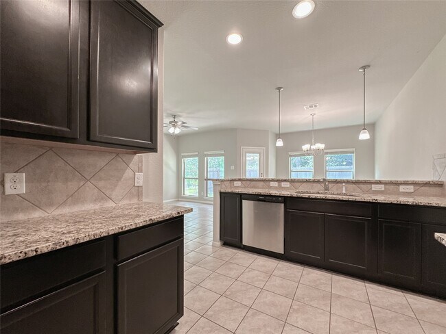 Building Photo - 105 Camelot Pl Ct