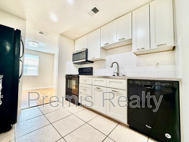 Building Photo - 123 Loblolly Ct