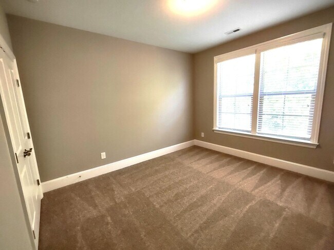Building Photo - Luxury Townhome Available in Fairway Row C...