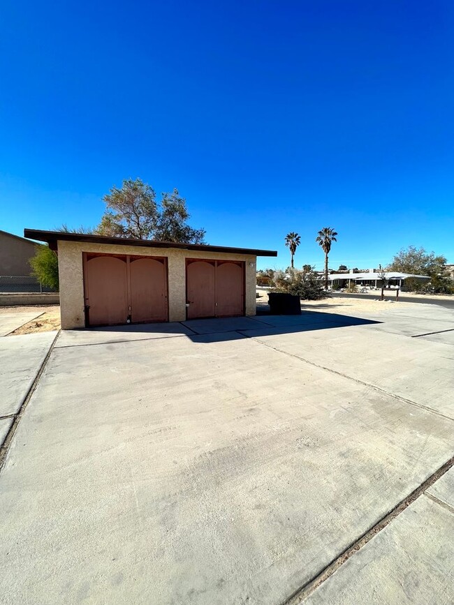 Building Photo - 73433 Sun Valley Dr