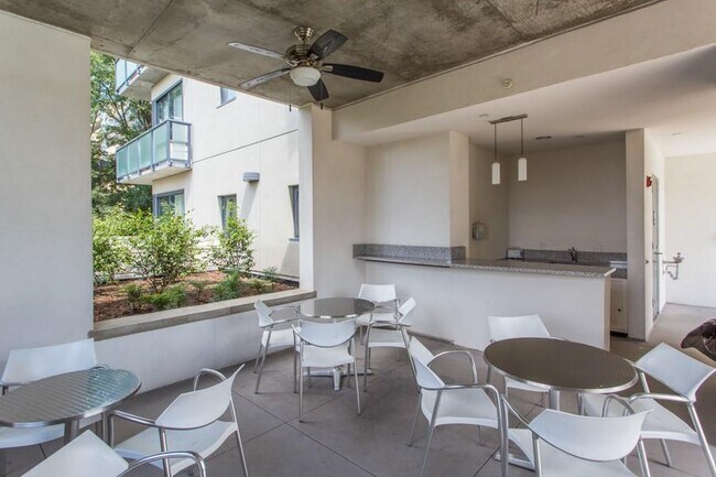 Building Photo - 335 W Ponce de Leon Ave