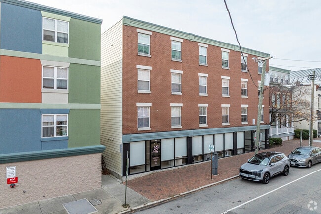 Building Photo - Pine Court Apartments III