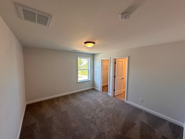 Building Photo - 2024-Built Beautiful 4-Bedroom and 3.5 Bat...