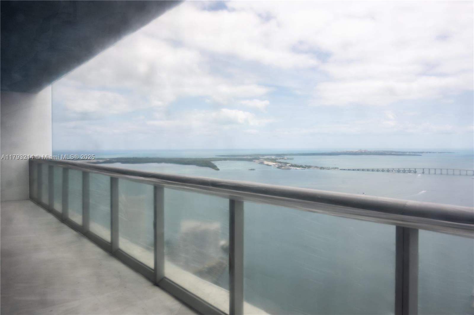 Building Photo - 495 Brickell Ave