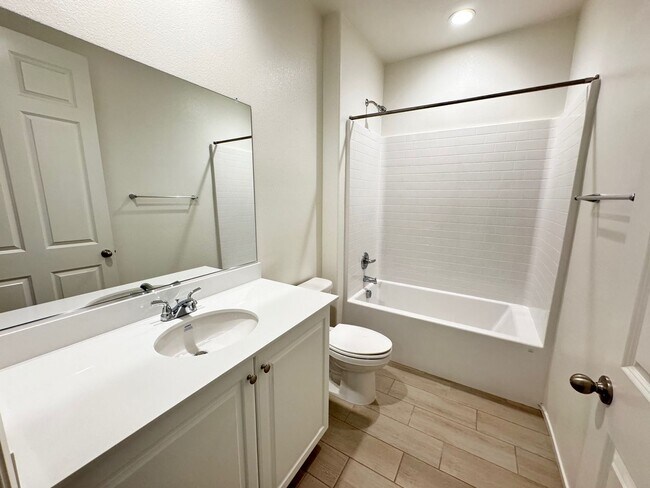 Building Photo - Newly built 5 + 3 With Solar! $4000/Month
