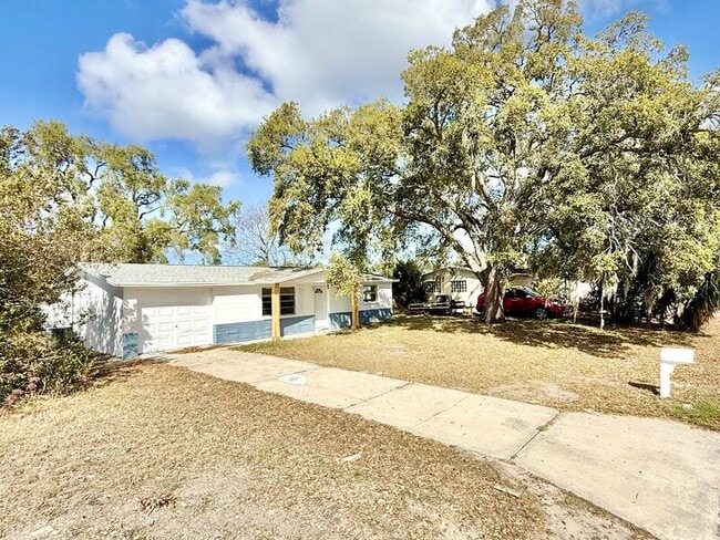 Building Photo - 12909 Kings Manor Ave