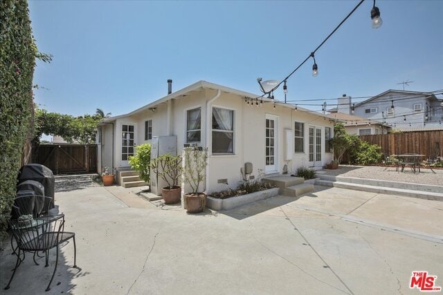 Building Photo - 8150 Kenyon Ave