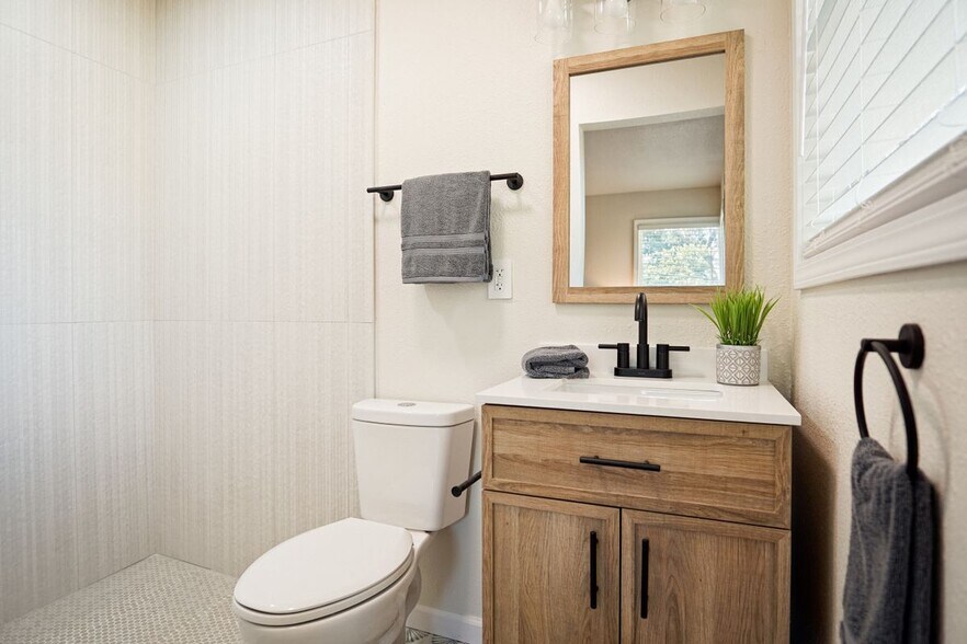 Building Photo - 462 Springwood Ln