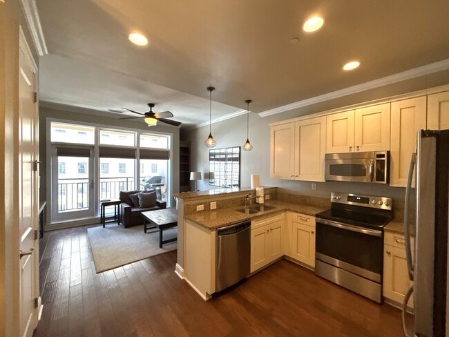 Building Photo - 230 S Tryon St